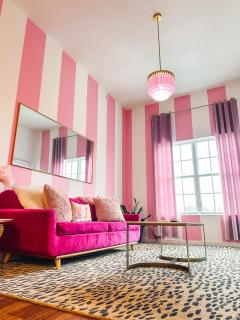 Dolly's Delight - Boutique Bliss Mins From Broadway - 6