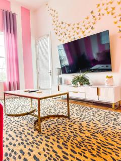 Dolly's Delight - Boutique Bliss Mins From Broadway - 4