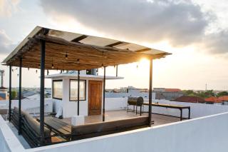 Canggu 4 Bed Family Villa with 360 Rooftop Views - 8