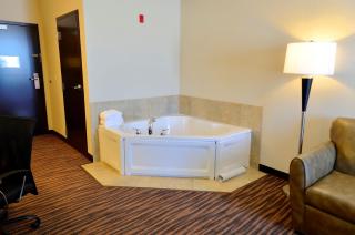 Cobblestone Inn & Suites - Holstein - 6