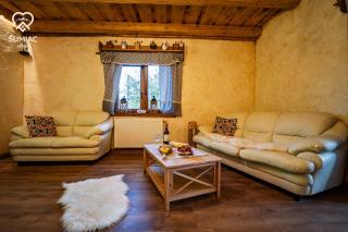 Šumiac Village - Jedinečné ubytovanie s wellnessom pod Kráľovou hoľou - Šumiac - 2