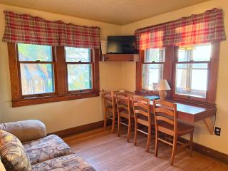 Paddler's Rest Lakeside Cabins and Motel - 3