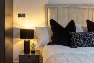 Bradford Luxury Central Apartment - 6