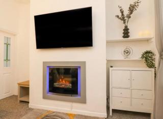 Kitty Cottage - 3 Bedroom - Warm and Welcoming - Sleeps 5 - Blackpool - 6