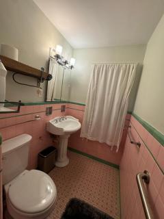 Charming Cape Cod Bungalow at Niagara Falls, NY! - 5