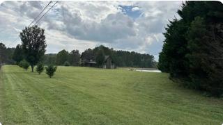Log Castle and a spring-fed lake - Carrollton - 8