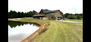 Log Castle and a spring-fed lake - Carrollton - 4