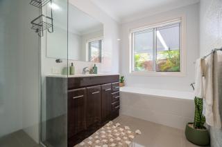 8 min to beach, Sleep 12 and Pets - Port Macquarie - 1