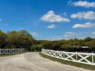 CRC Ranch Retreat - Bandera - 1