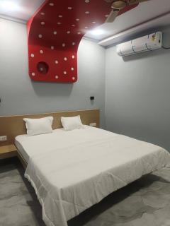 Hotel Kanhaiya - - 5