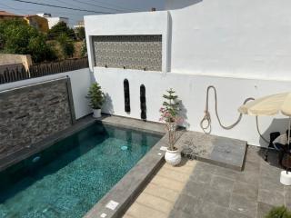 VILLA "MYKONOS" pour vos moments de détente en famille piscine privative, 3 chambre climatisées, salon climatise télé machine a laver cuisine, jardin arbore gardien parking 100 m de la plage - Ngaparou - 1