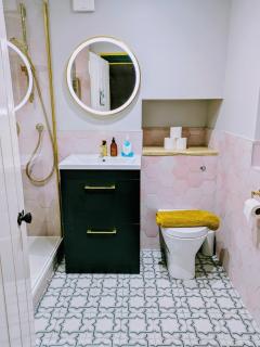 Yellow Welsh Cottage-Coastal Retreat Village View - Bridgend - 3