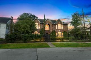 Spacious 6BR Getaway Near Houston's Best home - Houston - 5