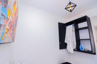 Ngong Road Studio, Racecourse Gardens with Free parking, Netflix &Pool, Pearl1 Luxury bnbs - 5