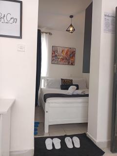 Ngong Road Studio, Racecourse Gardens with Free parking, Netflix &Pool, Pearl1 Luxury bnbs - 8