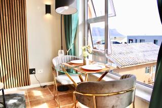 Yellow Couch Studio Apartment 1 KingBed - Cape Town - 8