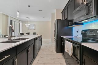 Last Minute Disney Getaway! Private Pool, Hot Tub & Games Room. Book Now! #97491 - Kissimmee - 3
