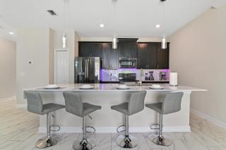 Last Minute Disney Getaway! Private Pool, Hot Tub & Games Room. Book Now! #97491 - Kissimmee - 2