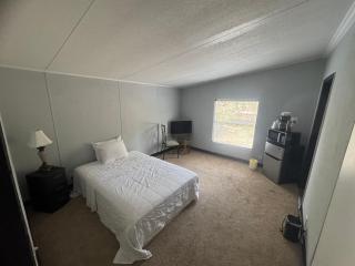 Large bedroom and bathroom to enjoy - 6