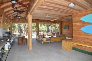 Casa Aura: Beachfront Premium Hostel - 7