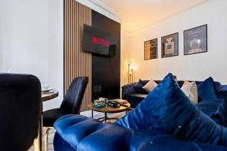 Elegant Retreat - Sleeps 8 - Free Parking - Contemporary Home - Nottingham - 0
