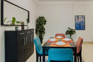 Distinct & Decent 2 BDR Apt Steps From Nightlife and Airport - Il Cairo - 8