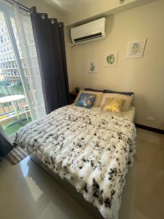 Condo near Airport, CCLEX Pool View Balcony - Lapu Lapu City - 1