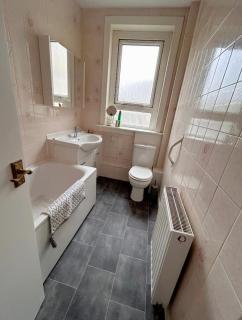 Neat double room available in a 2 bedroom flat - Johnstone - 2