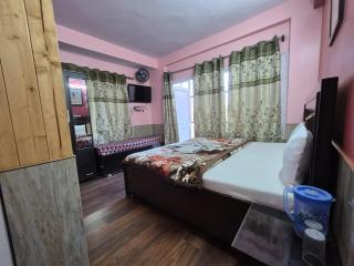 Yug Hotel b&b - Shimla - 8