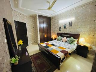 Air Avenue Luxury apartment - Lahore - 1