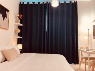 ONE Guest Place Private Bedroom with Balcony - Abu Dhabi - 3