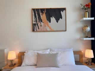 ONE Guest Place Private Bedroom with Balcony - 8