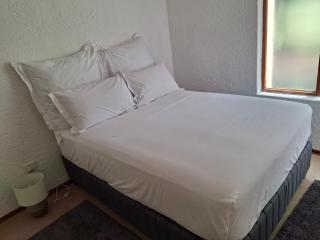 Modern Comfort in Sandton - Johannesburg - 2