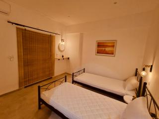Relaxrooms, room with 2 single beds - Agios Georgios - 9