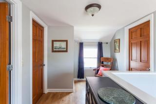 Sherman Cottage on the Beach - New Shoreham - 2