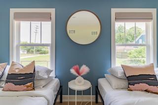 7minutesdowntown2bedroom3queenbed - 4