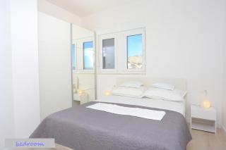Apartment with a sea View No 10, first row by the sea, Beach house Ana - Duće - 4