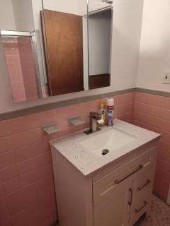 Comfy Private Queen rm A - 8