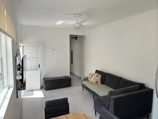 Casa nova térrea familiar com ar condicionado e estacionamento em Cananeia - Cananéia - 0