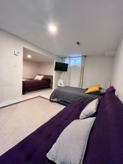 Kat Aylmer Private Studio, attached bathroom, TV, and kitchenette - Gatineau - 9