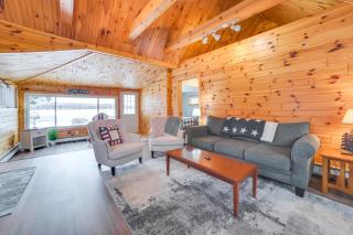 7 Mi to Nubs Nob Lakefront Abode with Fire Pit! - Petoskey - 8