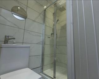 Modern 5-Bedroom House-Medway-Free Parking- Sleeps 10 - 3