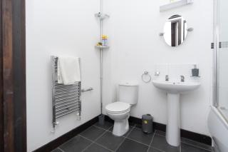 Homely 2-Bed Apartment close to city centre - Southampton - 1
