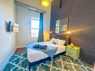 McCormick Place home 3BR-2BA with Optional Parking and sleeps 8 - Chicago - 8