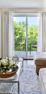 Hummingbird Haven Bed & Breakfast Luxury Suite With Terrace & Seasonal Lake Views Located in Historic Old Town Niagara-On-The-Lake - Niagara on the Lake - 7