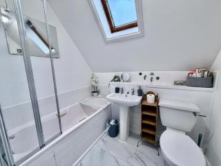 Pepperpot Lakeside Lodge on Isis & Windrush Lakes in the Cotswold Lakes - 5