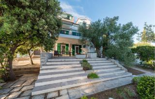 Pet Friendly Apartment In Pirovac - Pirovac - 1