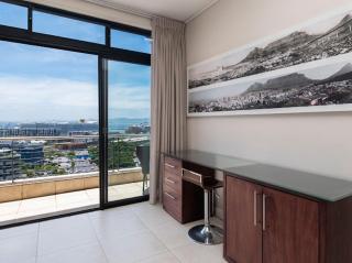 Harbour View 2 bedroom Penthouse and parking - 5
