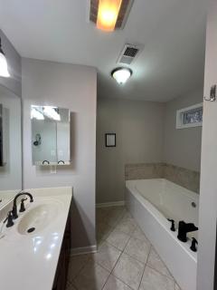 Spacious Gorgeous 3bd home with large deck Close to EVERYTHING - 6