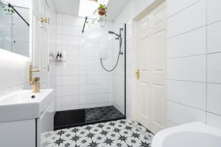 Yellow door cottage - Moville - 1